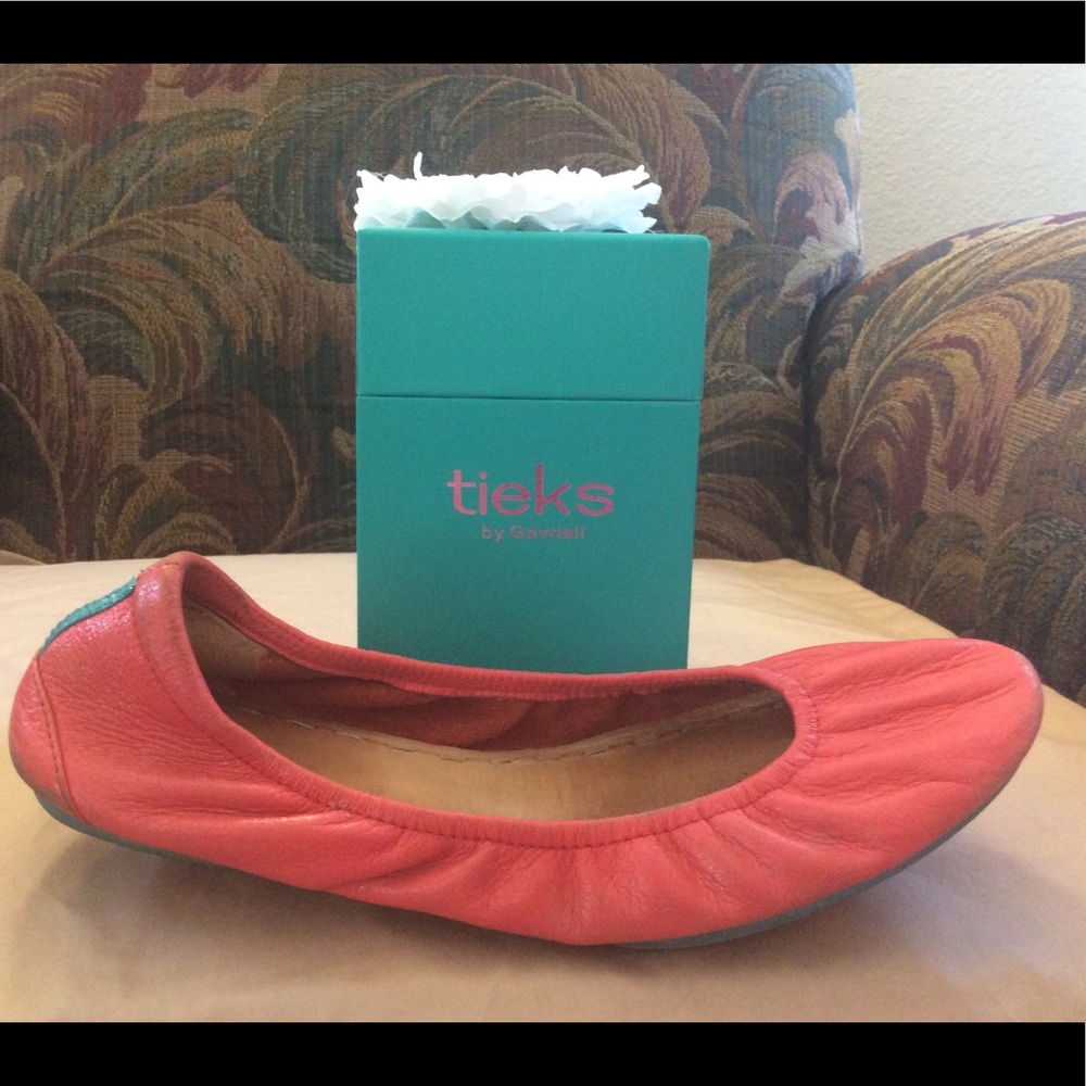 Poppy Tieks